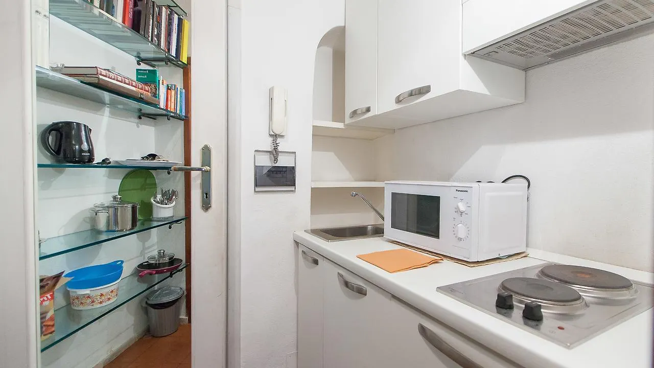Rental In Rome Arco Della Ciambella Apartment