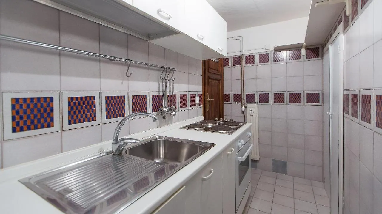 Rental In Rome Arco Della Ciambella Apartment